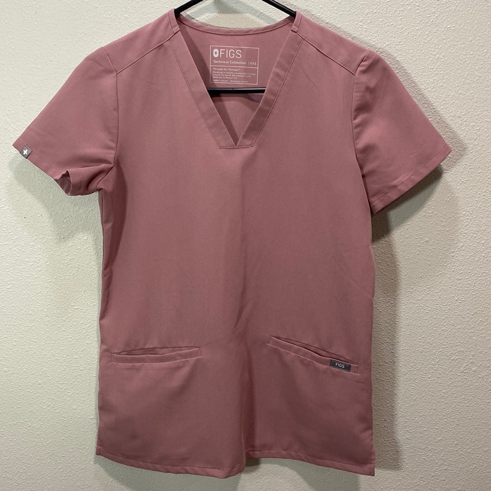 Figs technical Collection pink scrub top FW1100